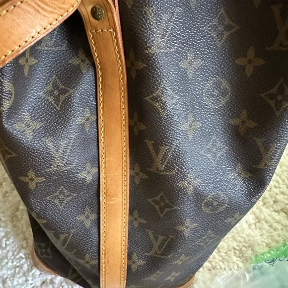 Louis Vuitton Classic Monogram Noe Shoulder Bag - Picture 9 of 12